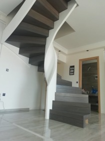 Ξύλινη σκάλα εσωτερικού χώρου