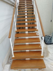 Σκάλα με μεταλλικό σκελετό